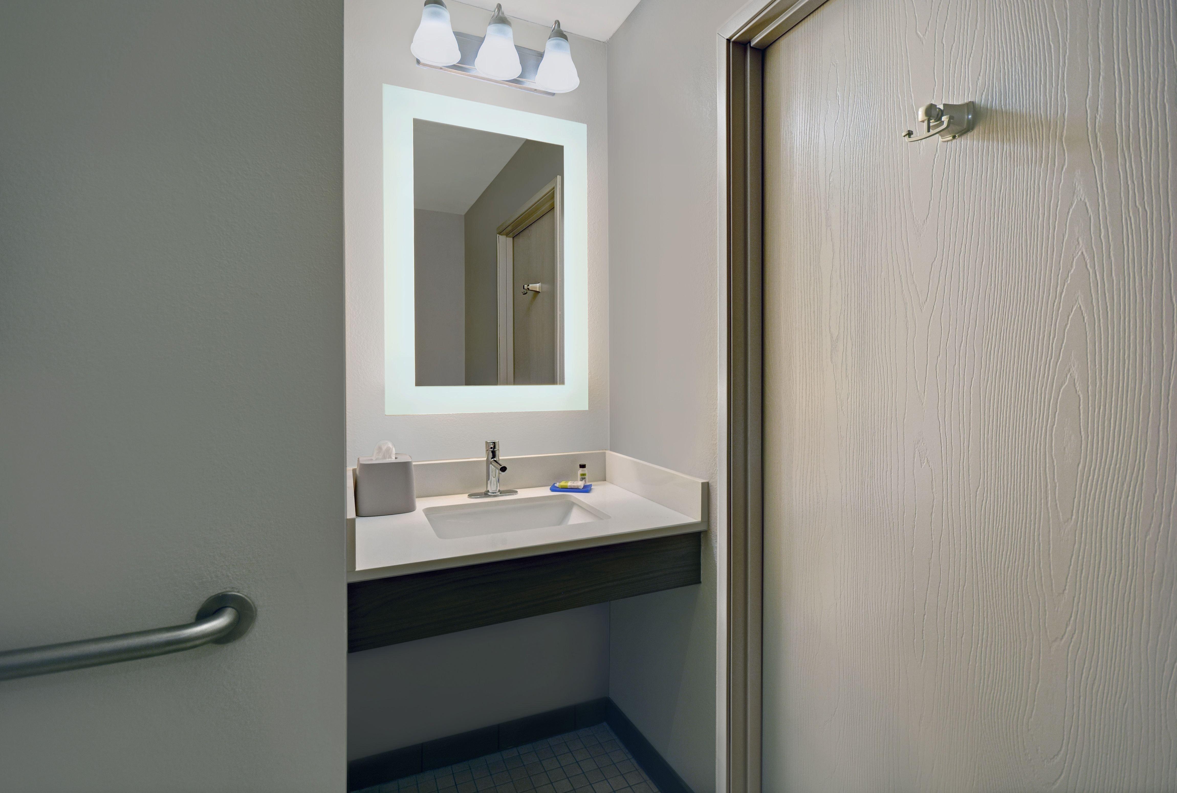 Holiday Inn Express Adrian By Ihg Exterior photo