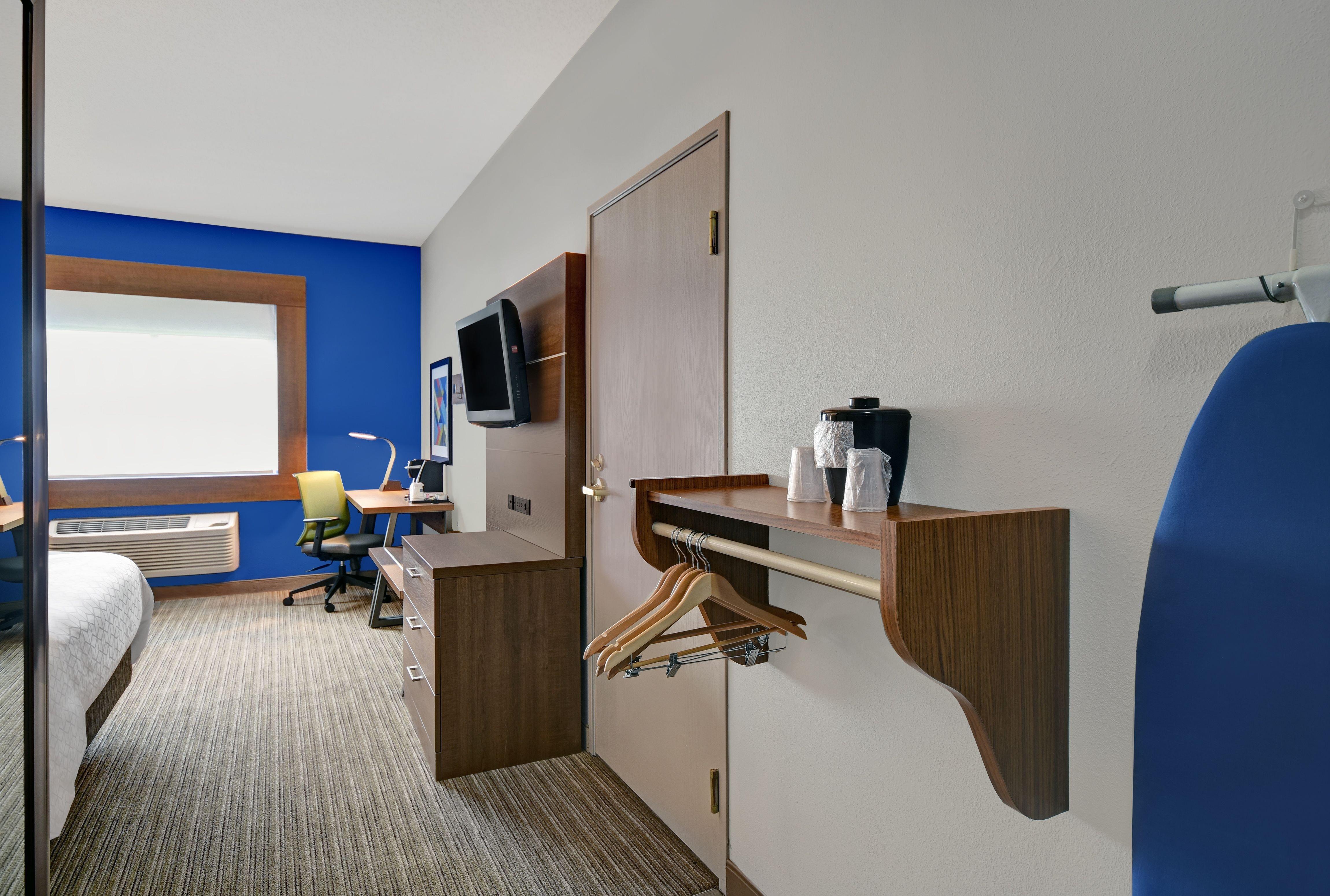 Holiday Inn Express Adrian By Ihg Exterior photo