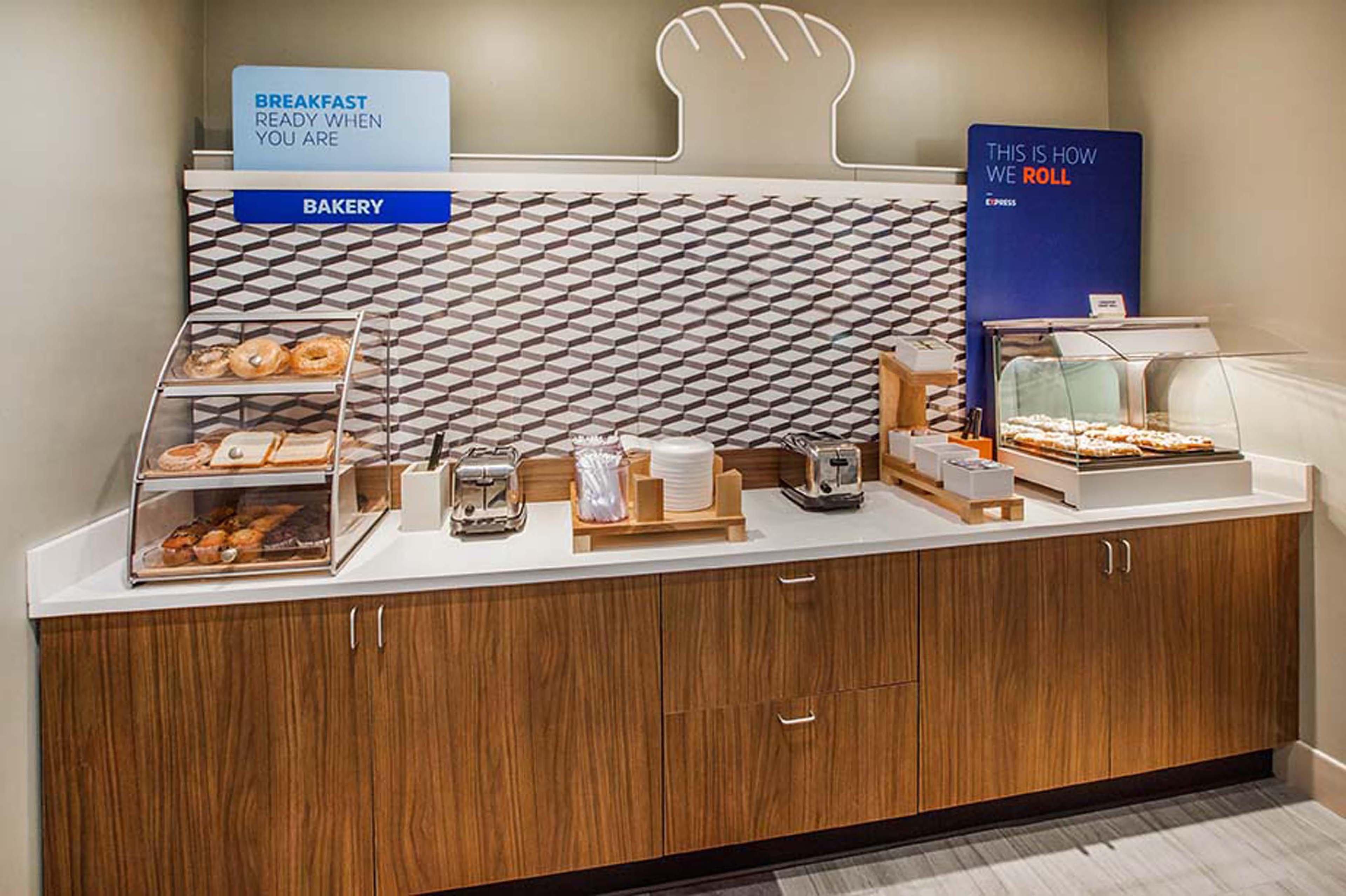 Holiday Inn Express Adrian By Ihg Exterior photo