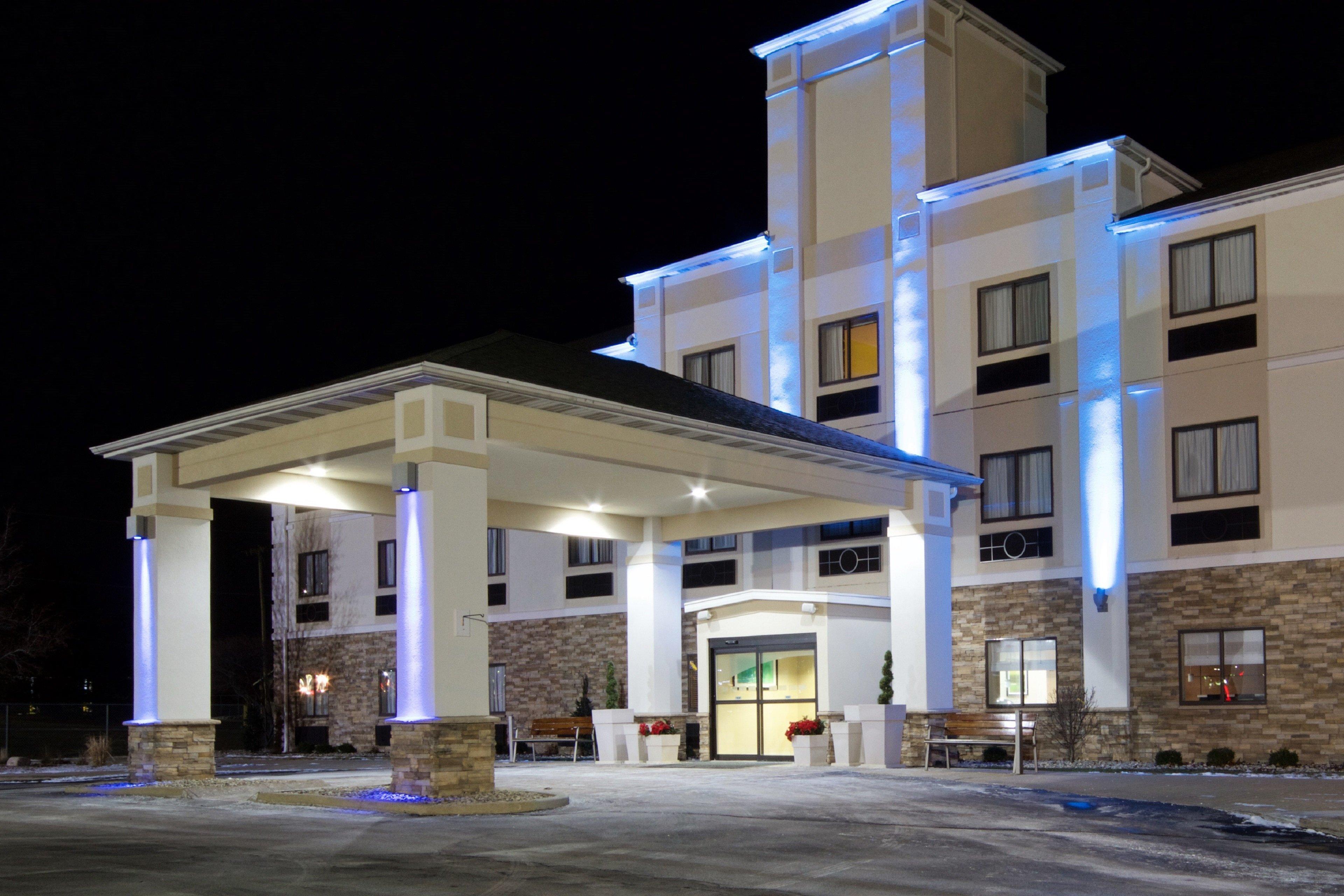 Holiday Inn Express Adrian By Ihg Exterior photo