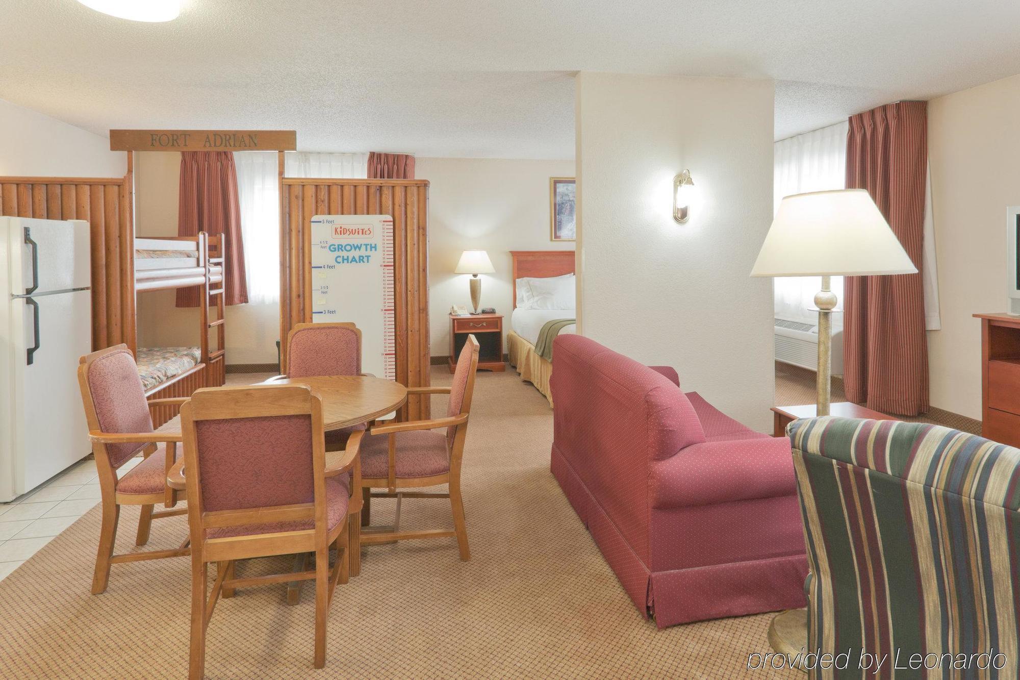 Holiday Inn Express Adrian By Ihg Room photo