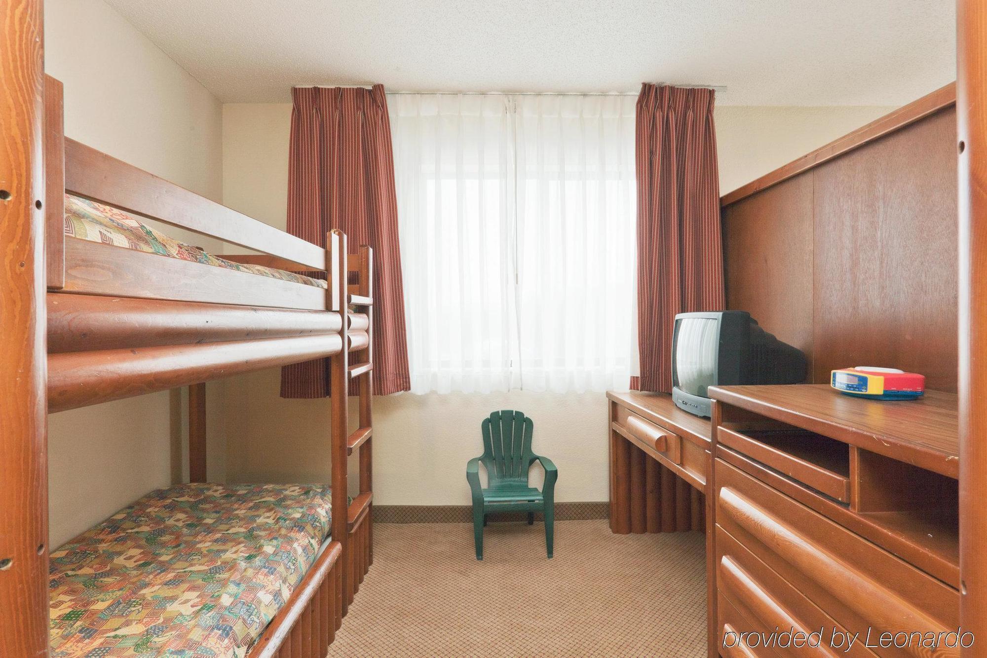 Holiday Inn Express Adrian By Ihg Room photo