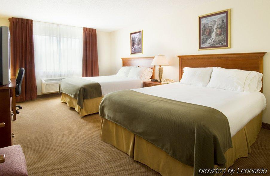 Holiday Inn Express Adrian By Ihg Room photo