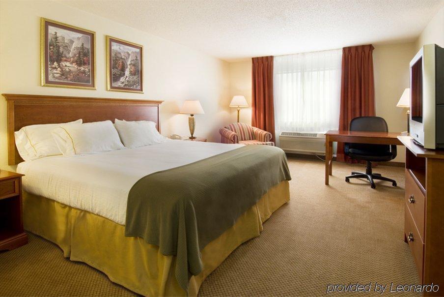 Holiday Inn Express Adrian By Ihg Room photo