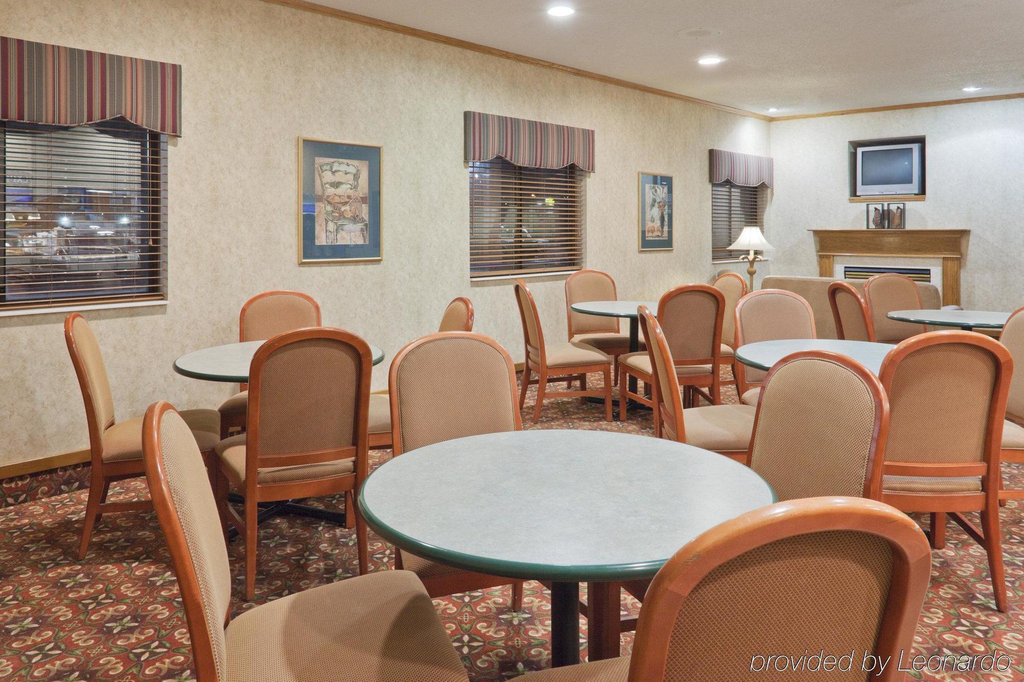 Holiday Inn Express Adrian By Ihg Restaurant photo