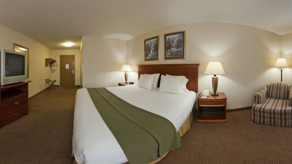 Holiday Inn Express Adrian By Ihg Exterior photo